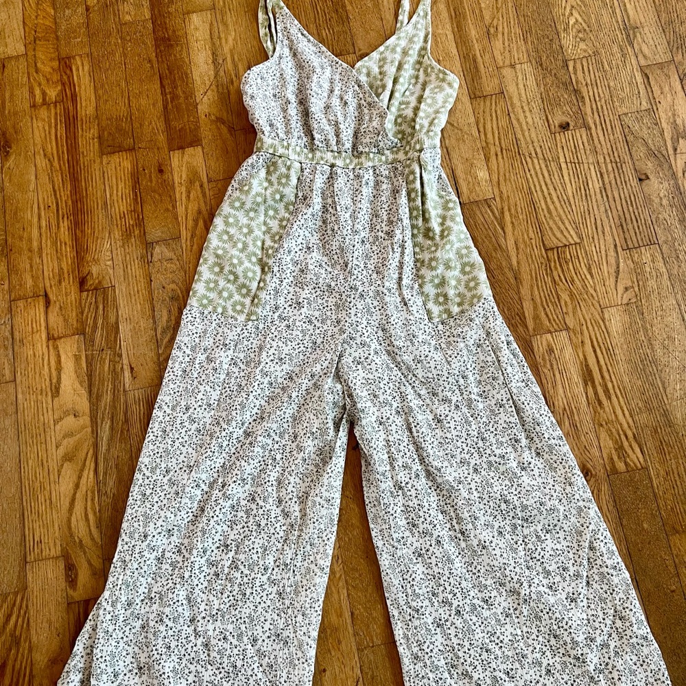 American Eagle Outfitters Green and White Floral Jumpsuit